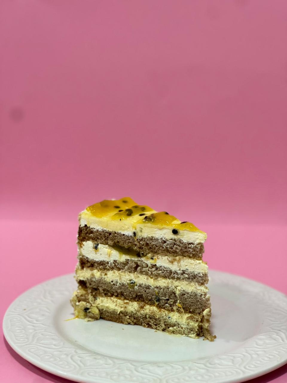 Torta bizcocho integral y Maracuya trozo individual