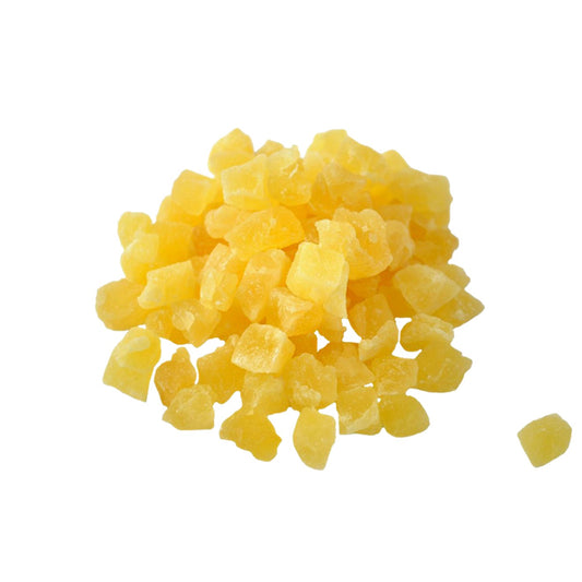 Piña deshidratada en cubos